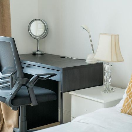 Crossharbour Canary Wharf 2 Bed Duplex Apartment London Bagian luar foto