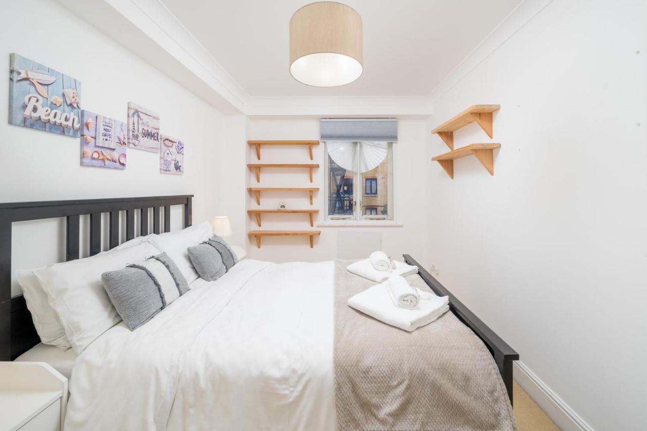 Crossharbour Canary Wharf 2 Bed Duplex Apartment London Bagian luar foto