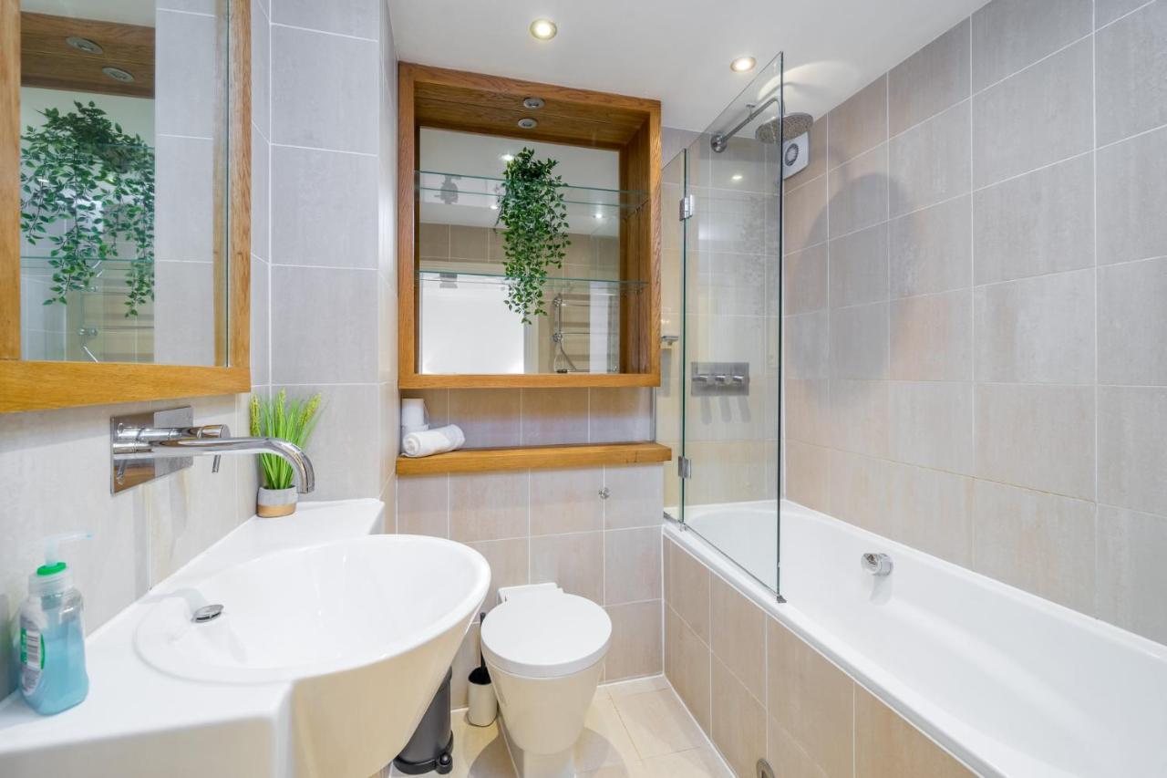Crossharbour Canary Wharf 2 Bed Duplex Apartment London Bagian luar foto